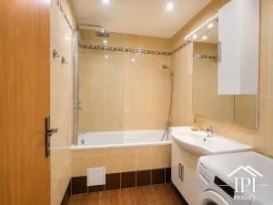 Pronájem bytu 2+1, Praha - Kobylisy, Střekovská, 63 m2