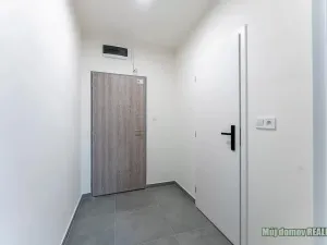 Pronájem bytu 1+kk, Praha - Břevnov, Na břevnovské pláni, 22 m2
