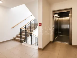 Prodej bytu 1+kk, Praha - Smíchov, Jindřicha Plachty, 40 m2