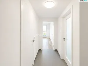 Prodej bytu 2+kk, Praha, Kolmanova, 51 m2