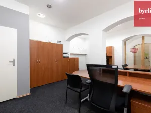 Pronájem obchodního prostoru, Opava, Dolní náměstí, 27 m2