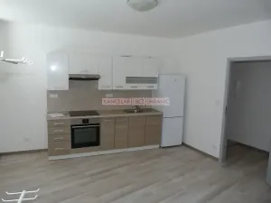Pronájem bytu 2+kk, Otrokovice, nám. 3. května, 57 m2