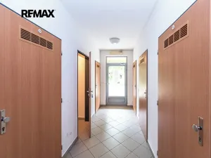 Prodej bytu 2+kk, Praha - Hlubočepy, Kováříkova, 37222 m2
