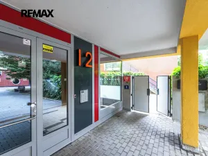 Prodej bytu 2+kk, Praha - Hlubočepy, Kováříkova, 37222 m2