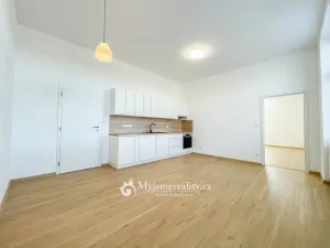 Pronájem bytu 2+kk, Znojmo, Mariánské náměstí, 60 m2