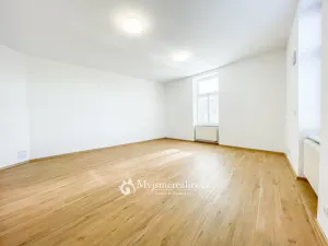 Pronájem bytu 2+kk, Znojmo, Mariánské náměstí, 60 m2