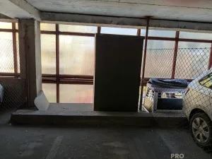 Pronájem garážového stání, Praha, Lovosická, 18 m2