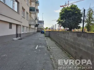 Pronájem garážového stání, Praha - Strašnice, Limuzská, 3 m2
