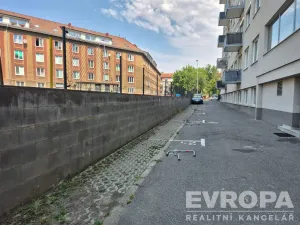 Pronájem garážového stání, Praha - Strašnice, Limuzská, 3 m2