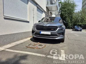 Pronájem garážového stání, Praha - Strašnice, Limuzská, 3 m2