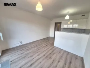Pronájem bytu 1+kk, Praha - Třebonice, K metru, 29 m2