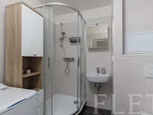 Pronájem bytu 2+kk, Praha - Prosek, Zárybská, 41 m2