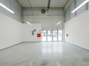 Pronájem skladu, Praha, Tiskařská, 205 m2