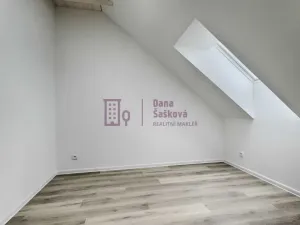Pronájem bytu 2+kk, Jindřichův Hradec - Jindřichův Hradec I, nám. Míru, 49 m2