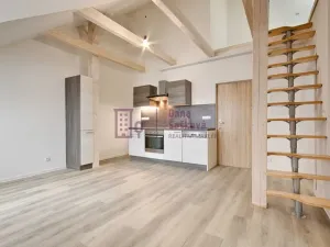 Pronájem bytu 2+kk, Jindřichův Hradec - Jindřichův Hradec I, nám. Míru, 49 m2