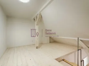 Pronájem bytu 2+kk, Jindřichův Hradec - Jindřichův Hradec I, nám. Míru, 49 m2