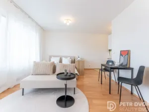 Prodej bytu 1+kk, Praha - Hloubětín, Nademlejnská, 38 m2