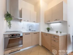 Prodej bytu 1+kk, Praha - Hloubětín, Nademlejnská, 38 m2