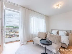 Prodej bytu 1+kk, Praha - Hloubětín, Nademlejnská, 38 m2