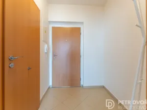 Prodej bytu 1+kk, Praha - Hloubětín, Nademlejnská, 38 m2