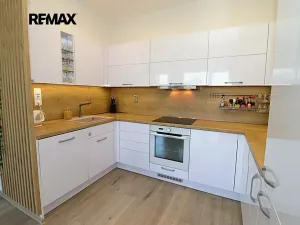 Prodej bytu 4+kk, Pardubice, Husova, 93 m2