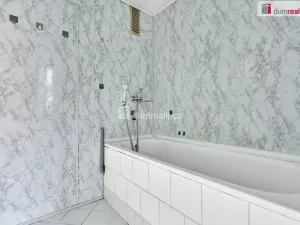 Prodej bytu 2+1, Karlovy Vary - Dvory, Chebská, 62 m2