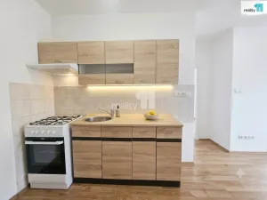 Prodej bytu 2+kk, Praha - Lhotka, Novodvorská, 31 m2