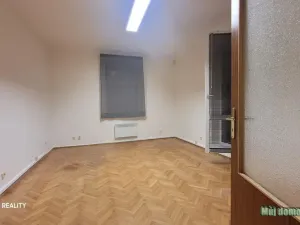 Pronájem bytu 3+1, Praha - Kobylisy, Nad záložnou, 85 m2