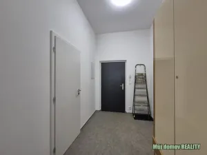 Pronájem bytu 2+kk, Praha - Kbely, Luštěnická, 48 m2