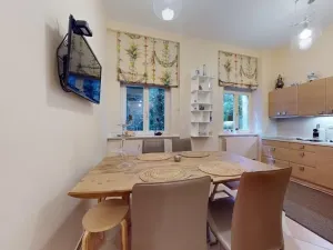 Prodej bytu 2+1, Karlovy Vary, Zámecký vrch, 64 m2