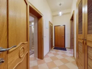 Prodej bytu 2+1, Karlovy Vary, Zámecký vrch, 64 m2