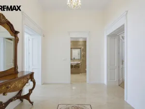 Prodej bytu 3+1, Karlovy Vary, Vřídelní, 104 m2
