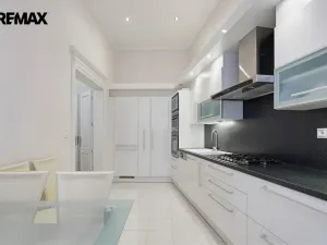 Prodej bytu 3+1, Karlovy Vary, Vřídelní, 104 m2