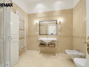 Prodej bytu 3+1, Karlovy Vary, Vřídelní, 104 m2