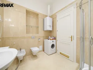 Prodej bytu 3+1, Karlovy Vary, Vřídelní, 104 m2