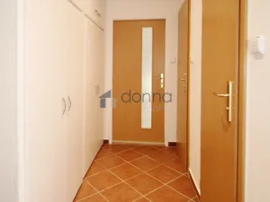 Pronájem bytu 2+1, Praha, Přesličková, 56 m2