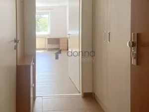 Pronájem bytu 1+kk, Praha, Přípotoční, 26 m2