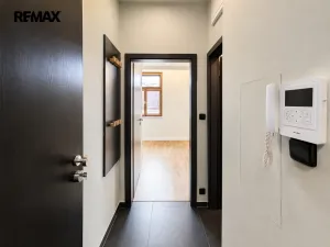 Pronájem bytu 1+kk, Praha - Žižkov, Ondříčkova, 30 m2