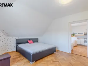 Pronájem bytu 2+kk, Praha - Bubeneč, Zelená, 52 m2