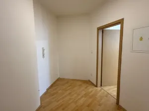 Pronájem kanceláře, Praha - Vysočany, Jandova, 69 m2