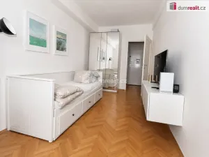 Pronájem bytu 1+1, Praha - Bubeneč, náměstí Interbrigády, 29 m2