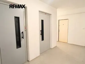 Pronájem bytu 1+1, Praha - Kobylisy, Košťálkova, 33 m2