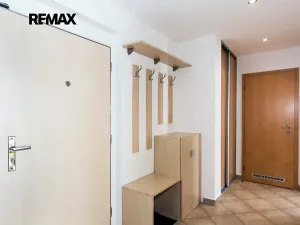 Pronájem bytu 2+kk, Praha - Pitkovice, Pečárková, 52 m2
