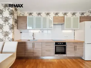 Pronájem bytu 2+kk, Praha - Žižkov, Ke kapslovně, 64 m2