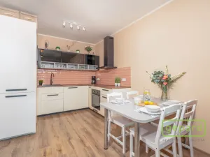 Prodej bytu 2+kk, Praha, Zimova, 55 m2