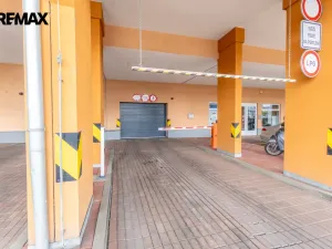 Pronájem garážového stání, Praha - Vysočany, Poděbradská, 15 m2