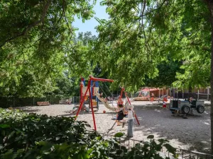 Prodej atypického bytu, Praha, Bělehradská, 35 m2