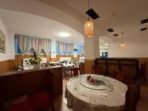 Pronájem restaurace, Praha - Střešovice, Hládkov, 100 m2