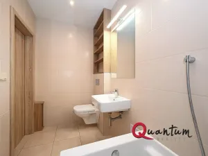 Pronájem bytu 2+1, Praha - Libeň, Zenklova, 73 m2