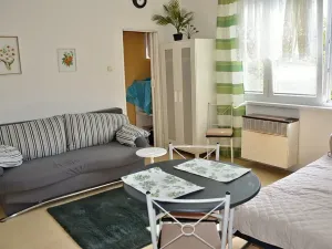Pronájem bytu 1+kk, Praha, Pelhřimovská, 27 m2